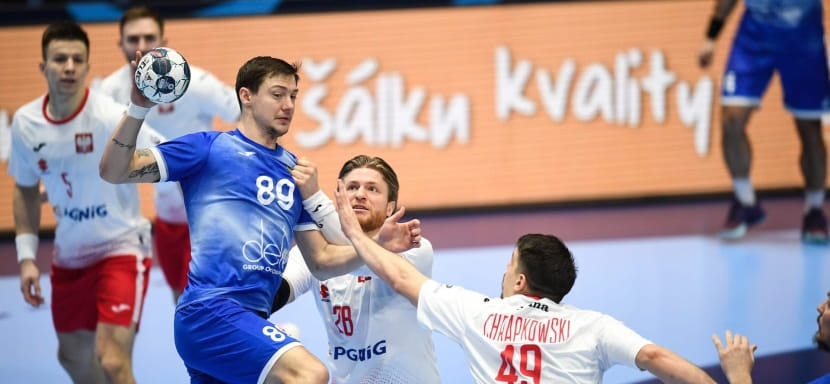 ЧЕ-2022. Спасители Бузмаков и Косоротов: один вспомнил о тайм-ауте, другой попал с центра площадки