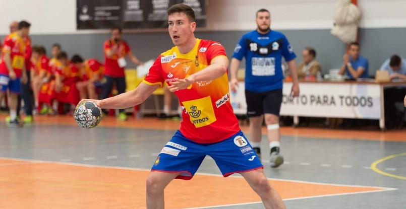 Испания. Левый полусредний Альберто Диас перешел из "Алькобендаса" (Д2) в "Гвадалахару"