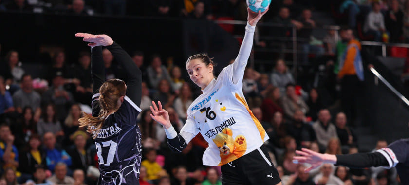 "Ростов-Дон", уступив в первом тайме, разгромил "Астраханочку" с разницей 14 мячей в домашнем матче чемпионата России