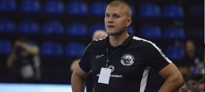 Валентин Бузмаков о поражении "Пермских медведей" от "Динамо-Сунгуля": "Определённые вещи не могу сказать здесь, перед камерой" (ВИДЕО)