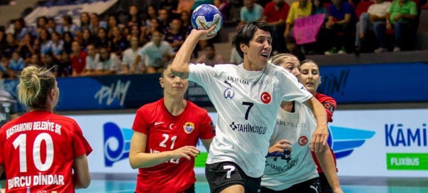 Турция. 17 голов Муны Шебба и Елиз Озел принесли "Ялыкаваку" дебютный Суперкубок страны. Прервана 4-летняя гегемония "Кастамону"