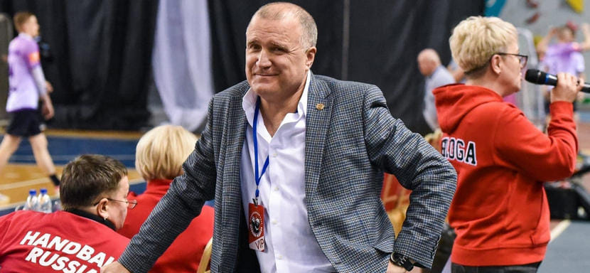 "Пермские медведи" приняли участие в передаче спортивного оборудования в школы Северодонецка