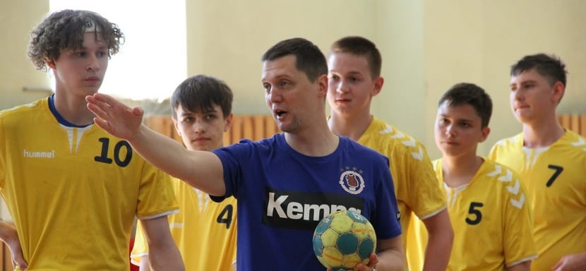 Россия. 14-кратный чемпион страны Дмитрий Ковалёв провёл мастер-класс для юных гандболистов из Омска