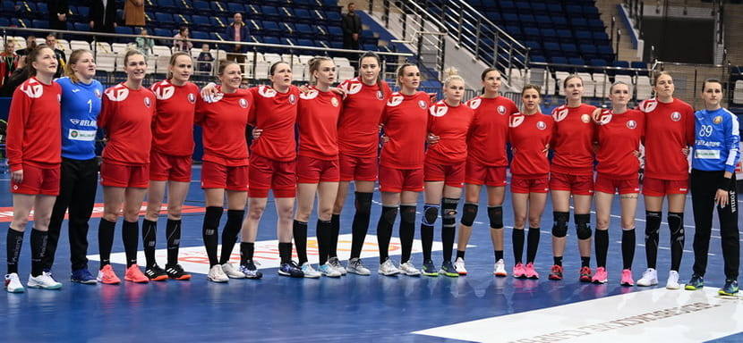 ЧЕ-2022. В выездной состав сборной Беларуси на матчи с командами Нидерландов и Германии включены 15 гандболисток