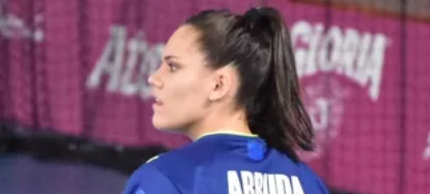 Румыния. Голкипер сборной Бразилии Рената Арруда сменила "Мэгуру" на "Глорию Бистрицу"