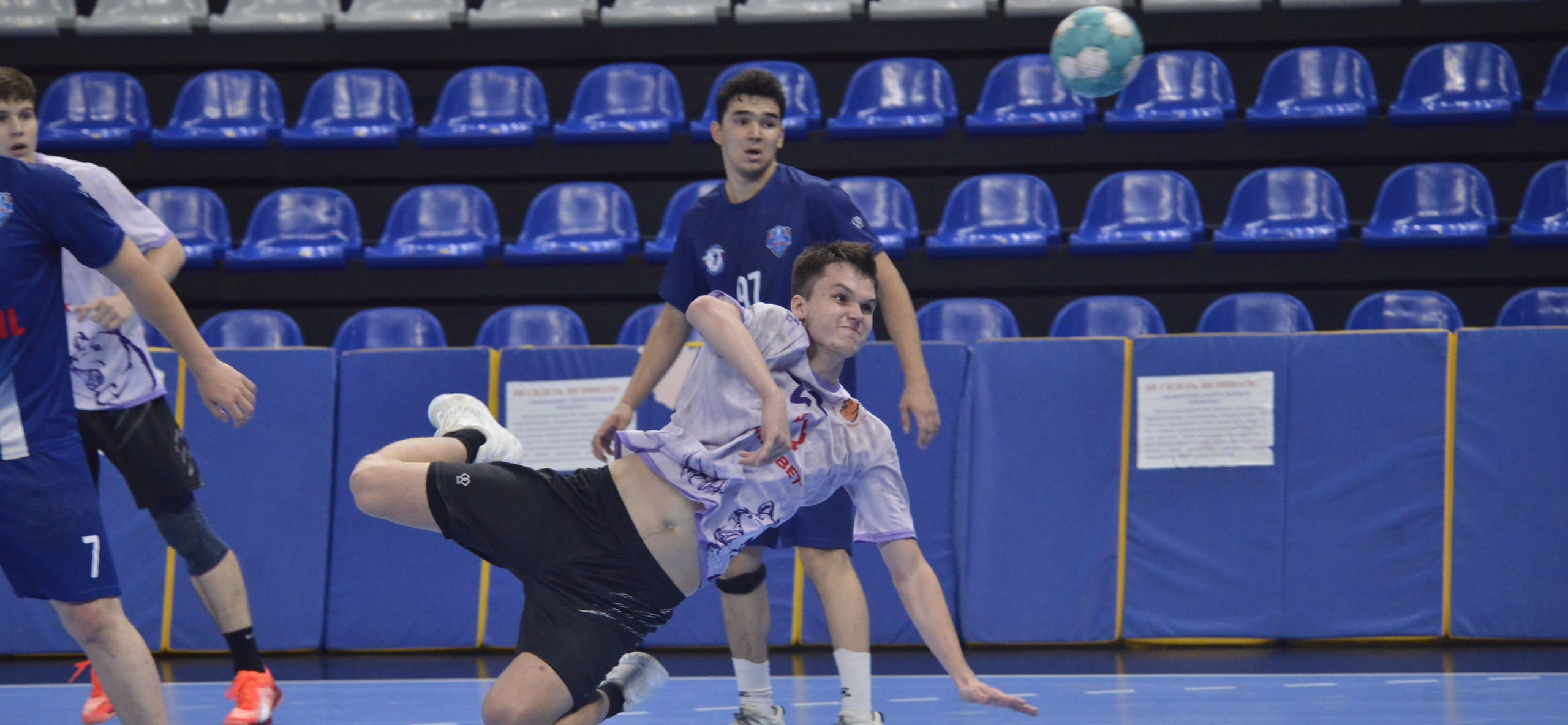 Победители молодёжного первенства из Чехова разгромили соперников из Волгограда, саратовцы снова победили астраханцев