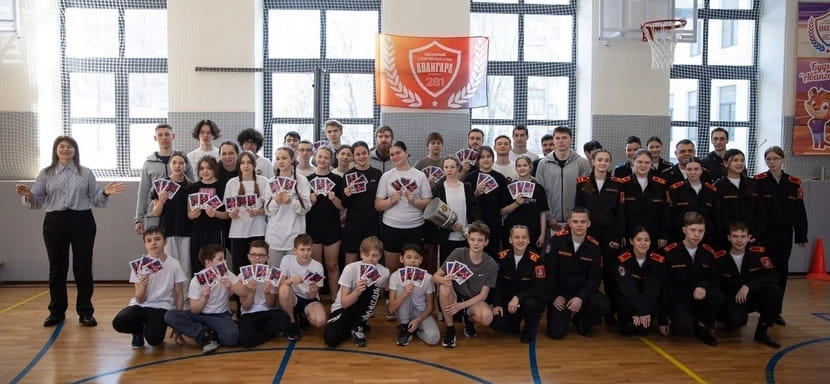 Игроки ЦСКА Вячеслав Касаткин, Алексей Курочкин и Егор Чернов посетили одну из московских школ