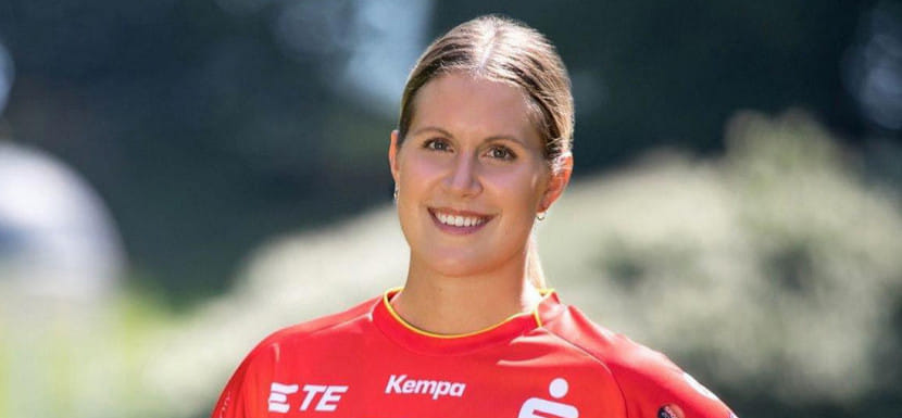 Венгрия. Полусредняя немецкого "Бенсхайма" и сборной Австрии Инес Иванчок подписала контракт с "Мошонмадьяроваром"