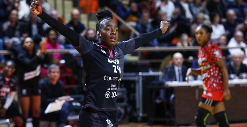 Франция. Левая крайняя "Дижона" Дьенаба Силла со следующего сезона будет выступать за "Нант"