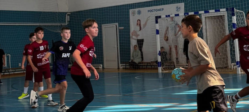 "Зал поменьше стандартного — 28 на 16, зато времени хватает". Ильшат Гиниятуллин — про гандбол в Альметьевске