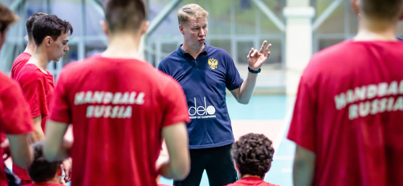 Сергей Клёнов: "На контратаках да на отрывах наполучали целую кошёлку. Около полутора десятка мячей уступили национальной команде"