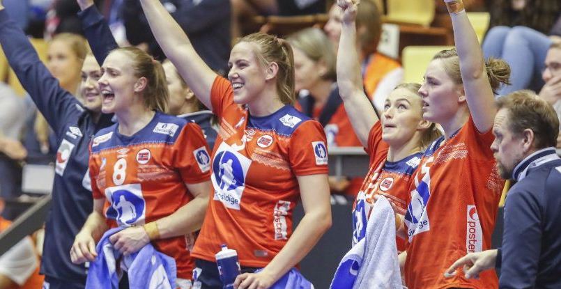 Golden League. Сборная Норвегии обыграла румынок. Команда Амброса Мартина потерпела второе поражение подряд (ВИДЕО)