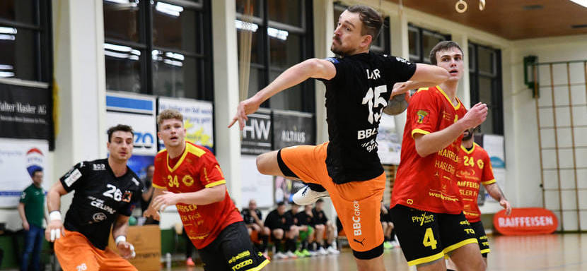 31-летний левый крайний сборной Швейцарии Марвин Лир пролонгировал контракт с "Шаффхаузеном"