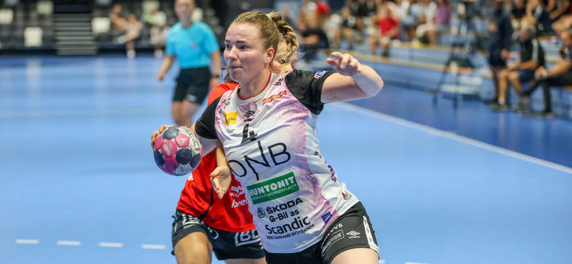 Норвегия. Двукратная победительница Лиги чемпионов Тонье Рефснес после этого сезона расстанется с "Кристиансандом"