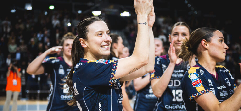 Франция. В борьбе за третье место в женском чемпионате "Нант" догнал по очкам "Пари-92", оступившийся в Дижоне