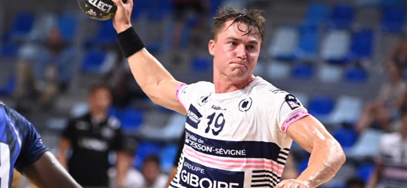 Франция. "Ренн" проиграл первый тайм "Сарану", но одержал итоговую победу в матче 1-го тура мужского чемпионата