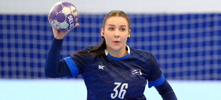 Екатерина Долматова из "Черноморочки" продолжает лидировать в гонке бомбардиров Суперлиги. Яна Сотникова обошла Варвару Сёмину