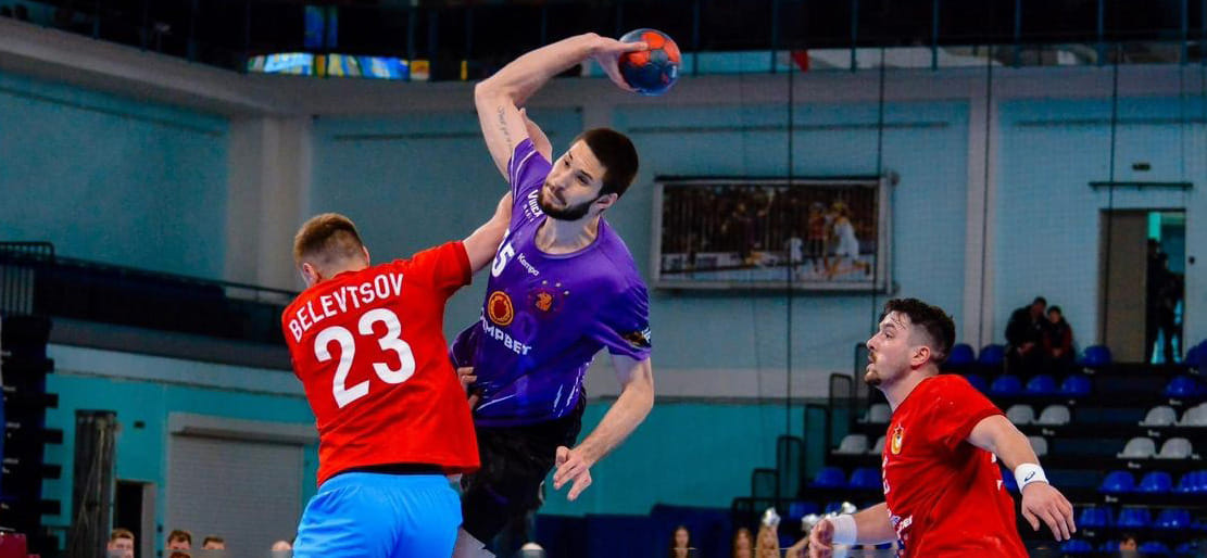Товарищеские матчи. Евгений Дзёмин: "Я и не думал в жизни заниматься чем-то другим, давно решил, что хочу быть профессиональным гандболистом"