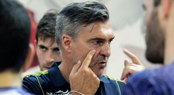 Super Globe. Тренер "Сиднея" Михаэль Рот: "Когда на турнире играют "Киль" и "Барселона", мне тоже приятно быть там в качестве тренера"