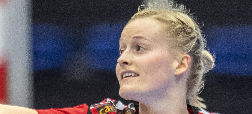 Дания. Норвежская правая крайняя "Эсбьерга" Марит Якобсен вернулась к тренировкам. Она не выходила на площадку с конца февраля