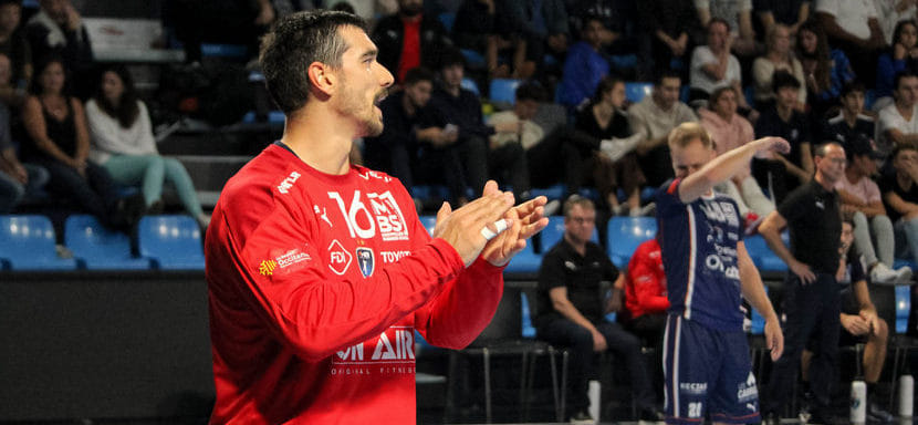 Франция. 31-летний голкипер "Монпелье" Кевин Бонфуа покинет команду после этого сезона. Он продолжит карьеру в Швейцарии