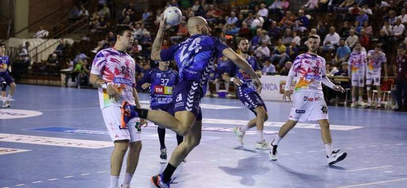 Испания. Правый крайний "Бенидорма" Иван Родригес летом станет игроком французского "Шербура" (Д2)