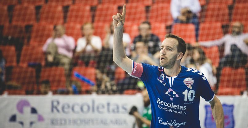 Испания. Знаменитый гандболист Фернандо Эрнандес объявил о завершении карьеры