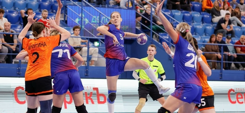 Московский ЦСКА добился разгромной победы над "Уфой-Алисой" в стартовом матче пятницы в женском чемпионате России