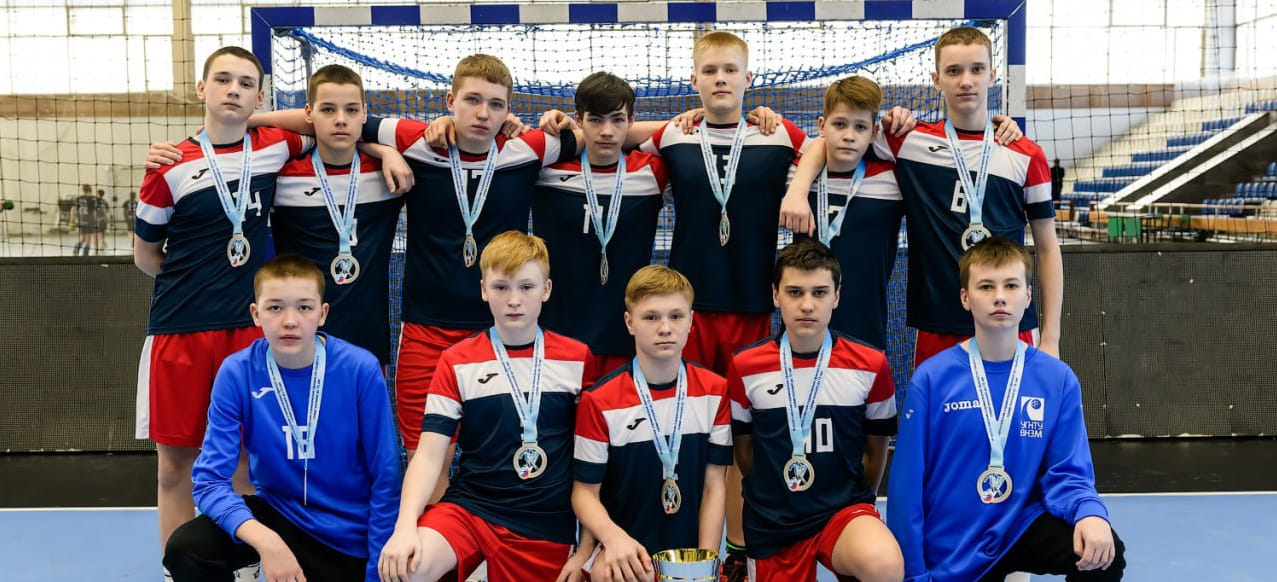 "До четвёртого класса тренируемся в школах, после — в единственном зале". Геннадий Овсянников — про гандбол в Стерлитамаке