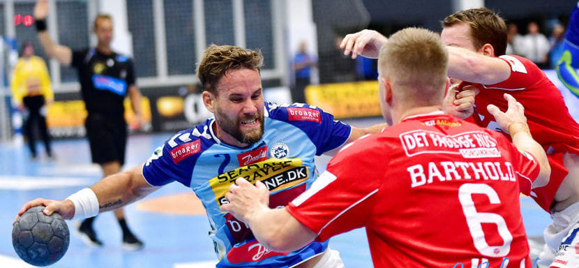 Дания. Чемпион Европы-2012 38-летний Томас Могенсен, выступающий за "Сондерюске", выбыл из строя до конца года
