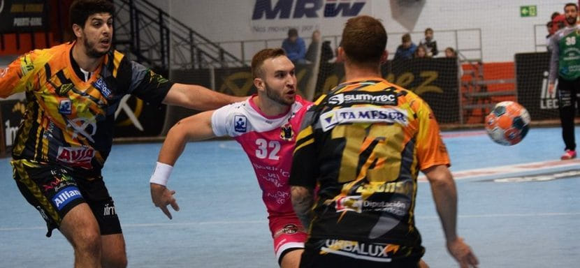 Испания. "Пуэнте-Хениль" сформировал состав на новый сезон. Последние новички — серб Михайло Митич и бразилец Жоао да Силва