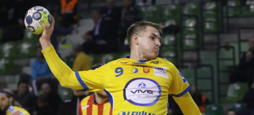 ЧЕ-2022. Линейный Бартломей Бис получил положительный и отрицательный результаты ПЦР-тестов. Поляки недовольны методами проверки игроков