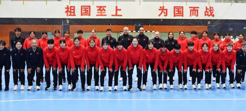 Олег Сапронов о "Фениксе", выступавшем в российской Суперлиге: "Эксперимент был признан немного неудачным, но девочки не забыли русские слова"