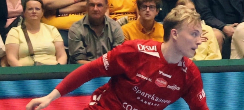 "Ольборг" разгромно уступил "Гудме" и потерпел самое крупно поражение в чемпионате Дании за 13 лет. Команда отстаёт от лидера на 4 очка