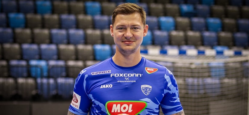 35-летний российский разыгрывающий Дмитрий Житников, расставшийся с польской "Вислой", продолжит карьеру в венгерской "Татабанье"