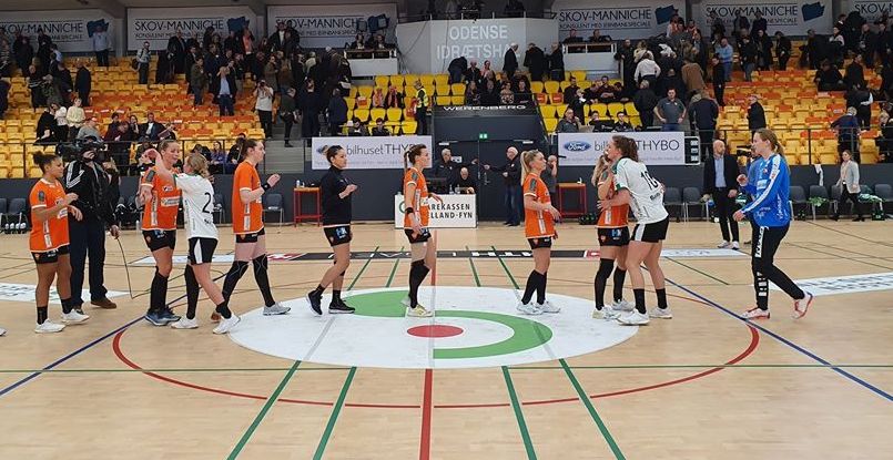 Дания. "Оденсе" на домашней площадке с перевесом в четыре мяча проиграл "Виборгу"