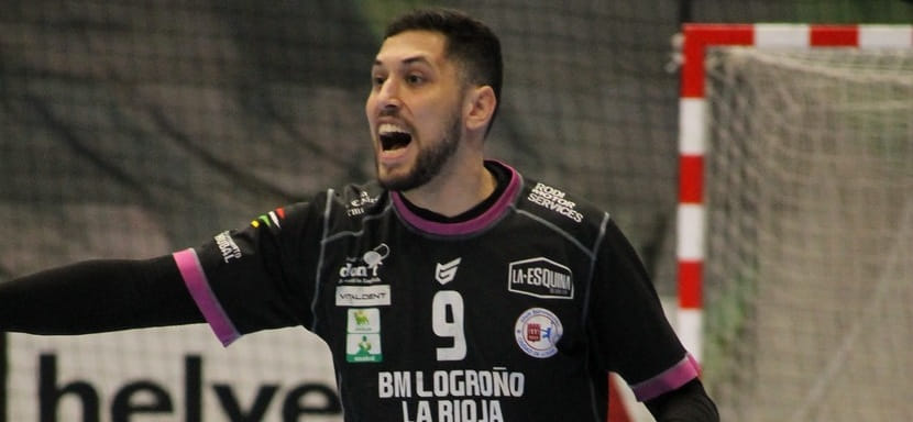 Левый полусредний испанского "Логроньо" Исмаэль Эль Корчи продолжит карьеру в португальской "Бенфике"