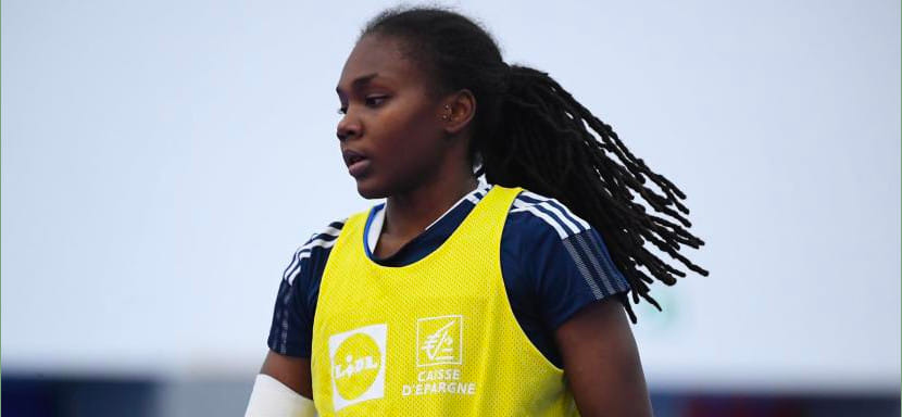 Франция. Разыгрывающая "Пари-92" и национальной сборной Мелин Ноканди серьёзно повредила колено. Гандболистка пропустит чемпионат Европы-2022