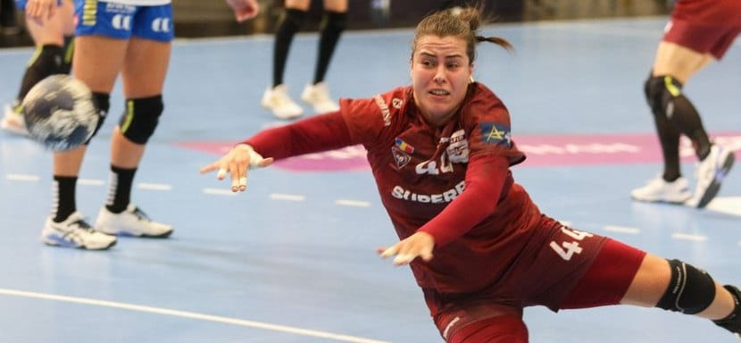 Лига чемпионов. Испанская линейная "Рапида" Айноа Эрнандес — автор лучшего гола 10-го тура (ВИДЕО)