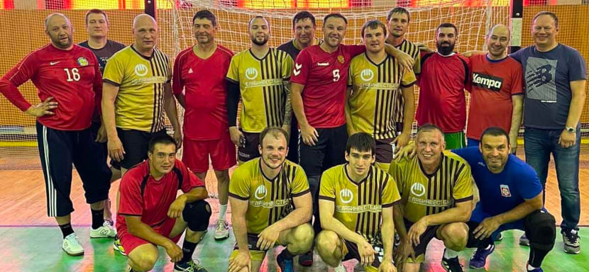 Россия. В субботу в Снежинске стартовал традиционный турнир по гандболу среди ветеранов. Участие принимают команды из шести городов