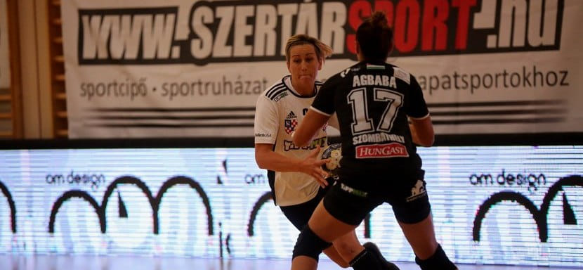 Венгрия. Левая полусредняя "Дунауйвароша" Анита Булат травмировала колено в первой игре чемпионата