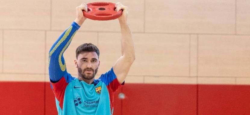 Испания. "Барселона" вышла из отпуска. Ассистент рулевого Константин Игропуло пока не присоединился к команде