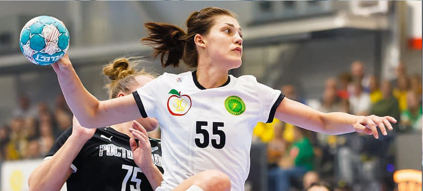 Olimpbet Суперлига. Алиса Дворцевая из АГУ-"Адыиф" осталась лидером гонки бомбардиров после 9-го тура, Полина Шаркова вошла в топ-3