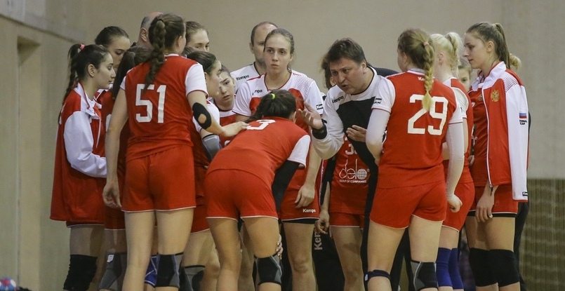 Главный тренер сборной России (U-17) Михаил Измайлов: "Работаем над психологией, стараемся настроить девочек на боевой лад"