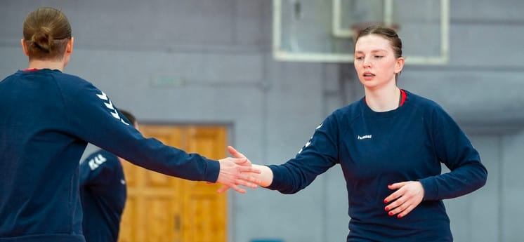 Olimpbet Суперлига. Дарья Авдошко: "В плане работы спинных мышц волейбол помогает. Это важно для броска"