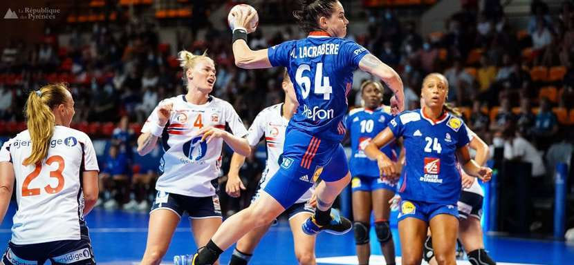 Франция. Правая полусредняя "Шамбре" олимпийская чемпионка Токио Александра Лякрабер завершила карьеру в национальной сборной