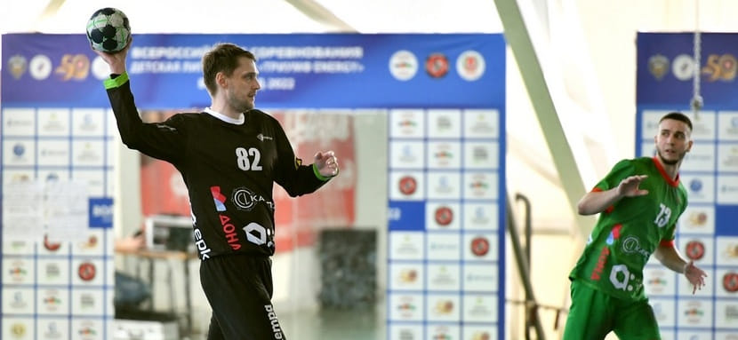 Россия. "Каустик", вернувшийся в Суперлигу, покинули ветераны вратарь Николай Сорокин и полусредний Никита Самарский