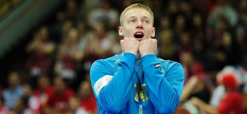 26-летний Вячеслав Солдатенко как минимум на год остается в Румынии. Голкипер сборной Беларуси подписал новый контракт с "Бакэу"