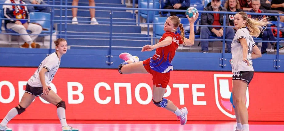 Olimpbet Суперлига. Елена Михайличенко забросила 500-й мяч за ЦСКА и принесла победу над "Ладой"