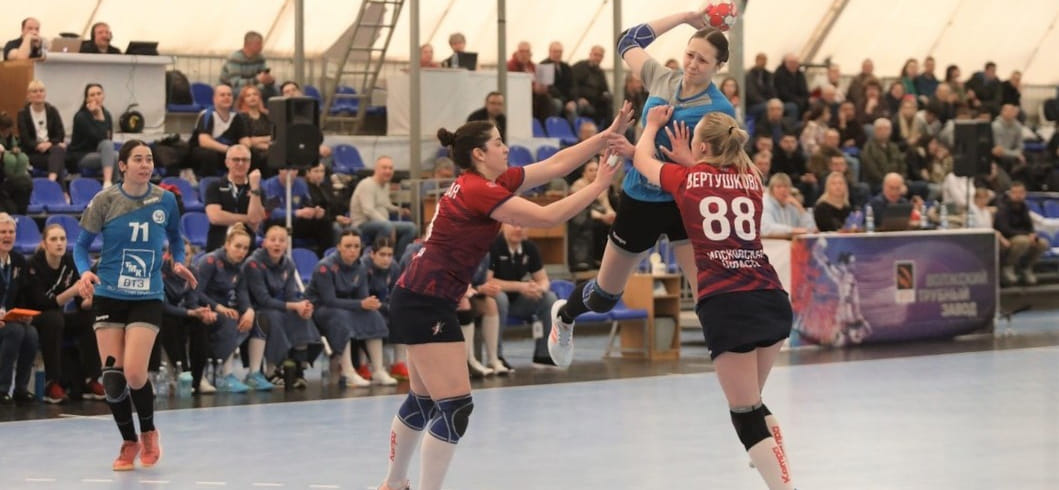 Olimpbet Суперлига. Наталья Никитина: "Неудачными бросками мы сделали королеву из вратаря "Динамо-Синары" Дувакиной"